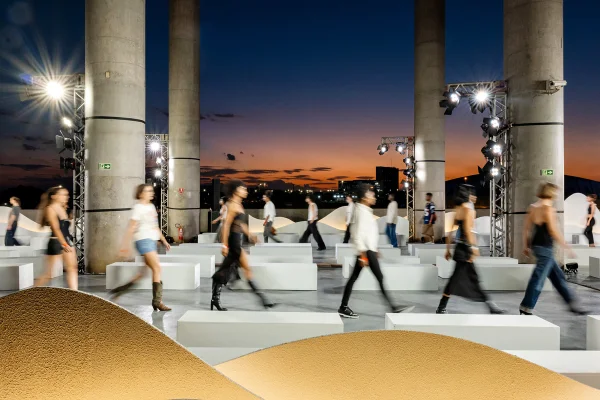 foto com cor. metrópoles catwalk - metrópoles