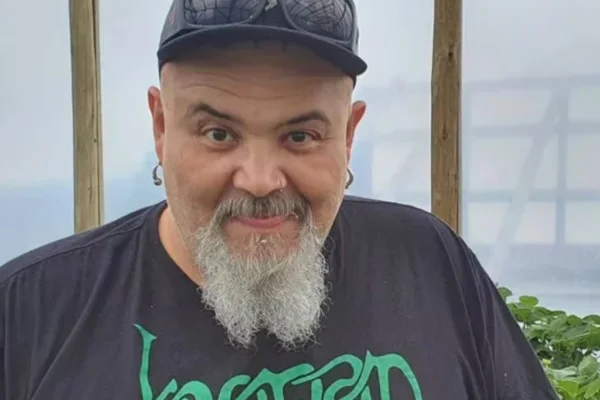 Cantor João Gordo se manifesta após ser preso com drogas em aeroporto