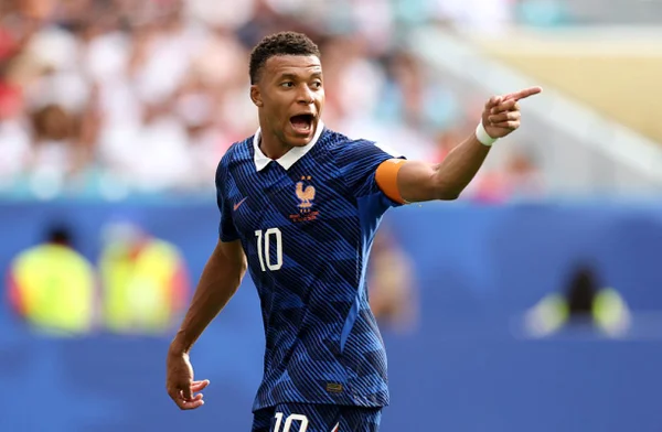 Mbappé se desculpa por declaração sobre Mao Tsé-tung que revoltou chineses