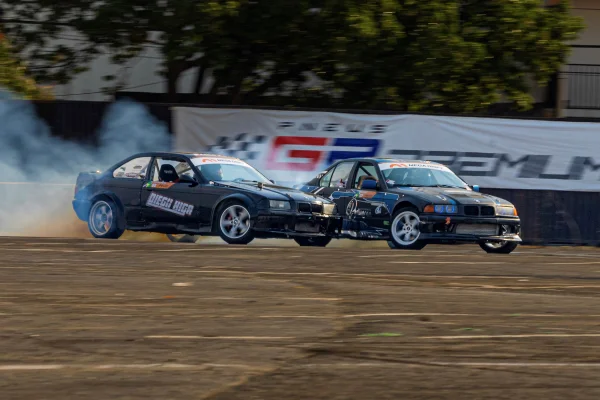 Imagem colorida de competição de Mega Drift que aconteceu em Brasília- Metrópoles