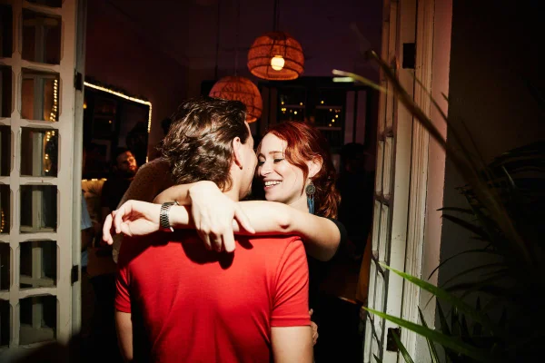 Pais da gen Z fazem mais “sexo incrível” que os da millennial; entenda