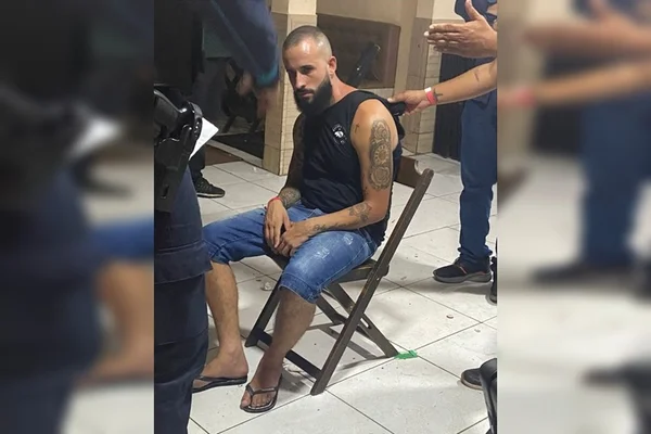 Homem finge ser jogador de futebol e deu calote em dois bares diferentes