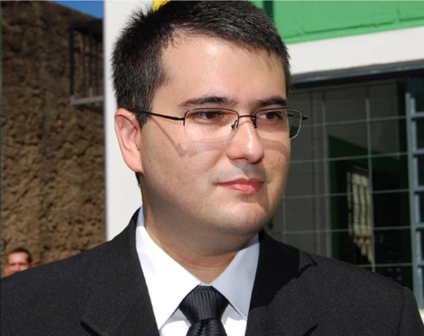 Juiz denunciado pelo MP por fraudes some do site da AMB