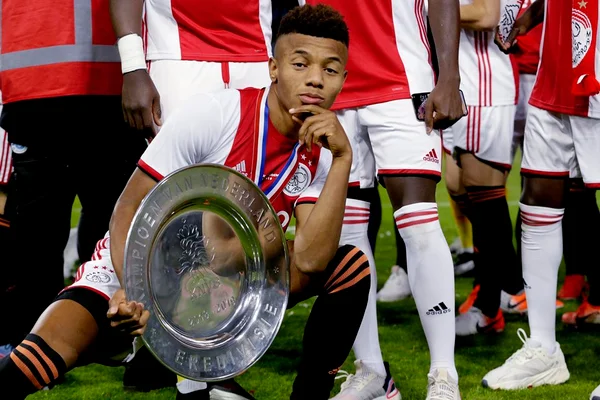 Ajax revela proposta por David Neres, mas quer estender contrato
