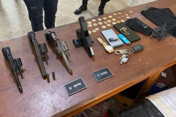 Foto colorida de armas