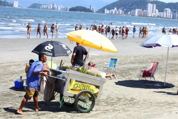 Ambulantes que não renovaram o cadastro para 2026 têm 30 dias para regularizar a situação e evitar a perda definitiva da licença - Metrópoles