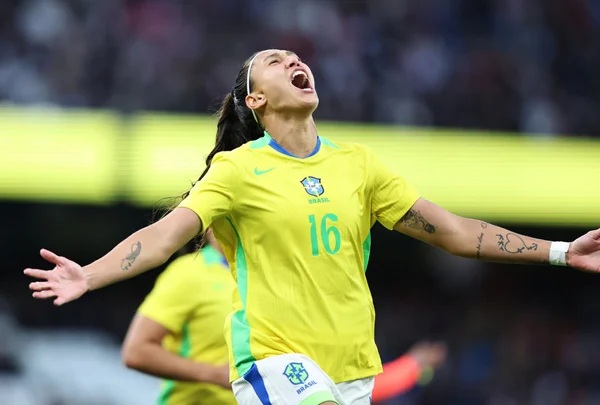 Bia Zaneratto em amistoso entre Brasil x Inglaterra - Metrópoles