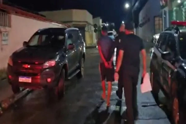 Suspeito de matar homem a facadas por ciúmes da ex é preso após fuga