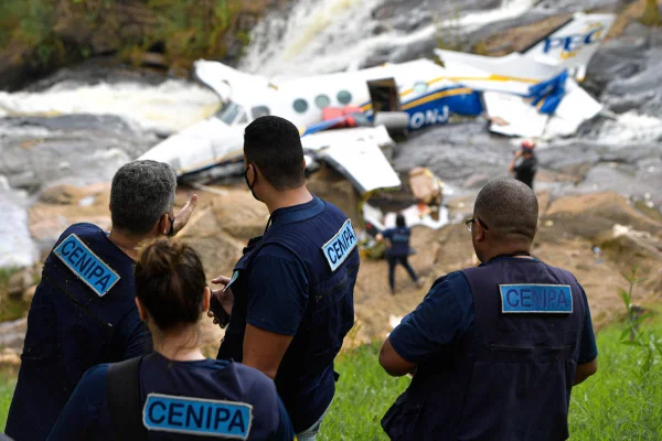 Acidente aéreo vitimou cantora Marília Mendonça