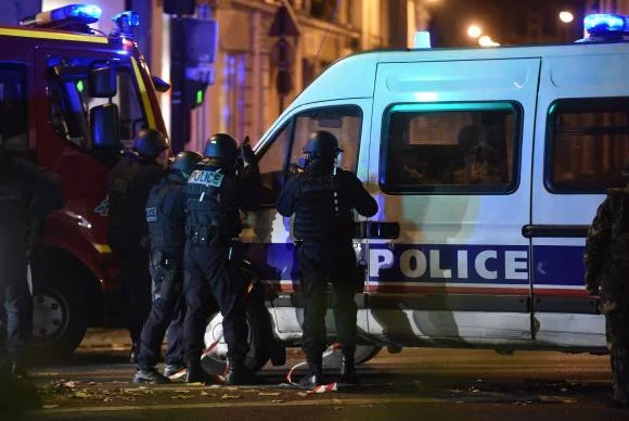 Massacre em Paris: governo confirma 128 mortos, 352 feridos, sendo 99 em estado crítico