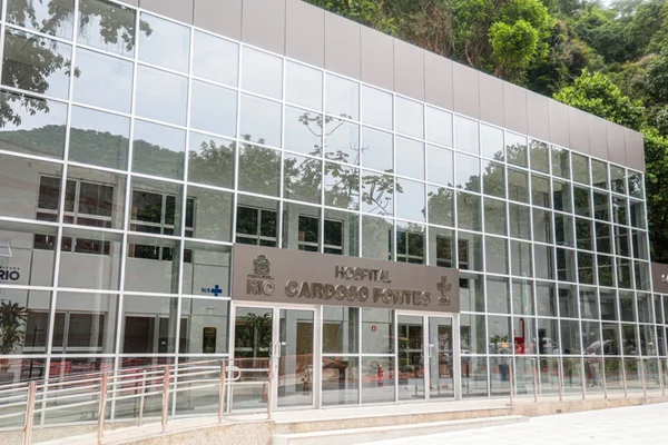 Entrada do Hospital Federal Cardoso Fontes, em Jacarepaguá (RJ)