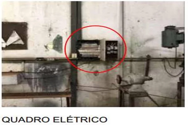 Imagem de quadro elétrico no HUB com fuligem