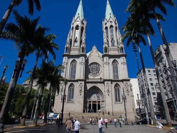 Polícia apura entrega de marmitas a moradores de rua que passaram mal