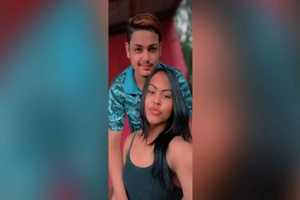 Foto colorida de um casal heterossexual-Metrópoles