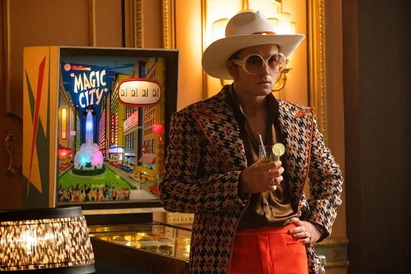 Irmão de Elton John diz que Rocketman está distante da realidade