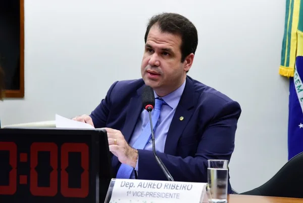 O deputado Áureo Ribeiro (Solidariedade-RJ) quer partido com Lula