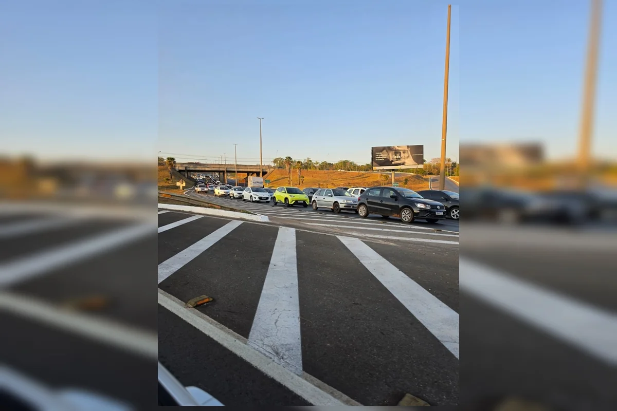 Trânsito está lento na região Trânsito está lento na região