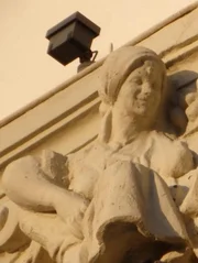 Ela representava uma mulher sorridente
