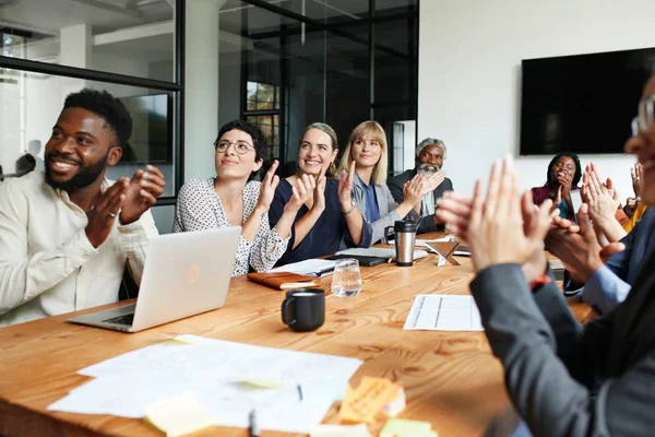 Como as marcas podem colocar a inclusão e a diversidade em prática?