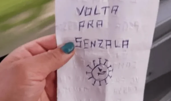 Mulher é vítima de racismo em ônibus de viagem por exigir uso de máscara