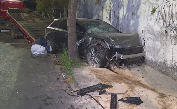 Carro Audi RS6 ficou danificado após acidente em Belo Horizonte, Minas Gerais