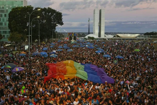 GDF recorre ao STF contra decreto que derrubou lei anti-homofobia