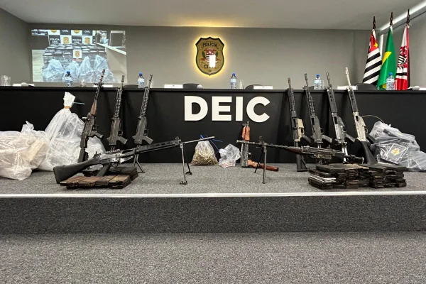 Arsenal de guerra e "cocaína de ouro". O que tinha no sítio do PCC