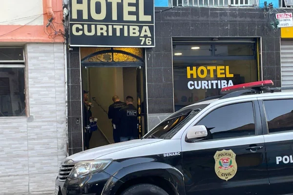 foto colorida de hotel do tipo hospedaria na região da Cracolândia, alvo de operação da Polícia Civil - Metrópoles