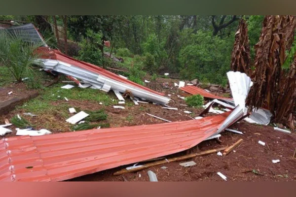 Tornado causa destruição em SC: “Parecia que ia levantar a casa”
