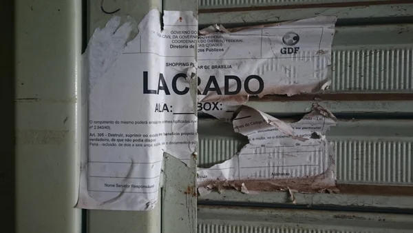 Falta cliente, mas sobra irregularidade no Shopping Popular. Só não vê quem não quer