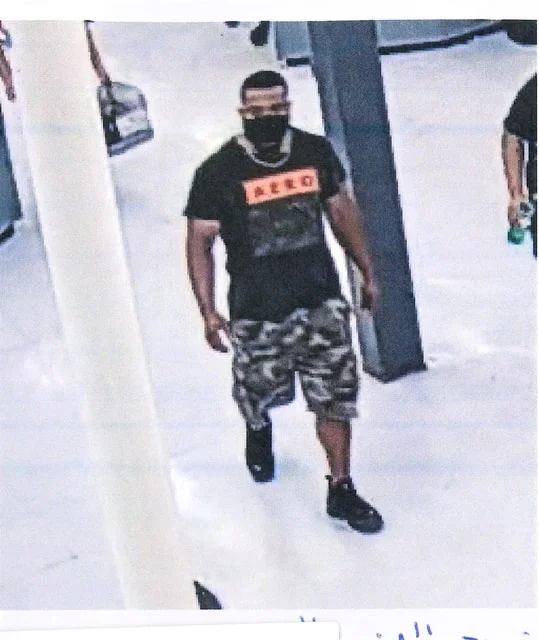 Suspeito de distribuir "abraços de covid" nos EUA