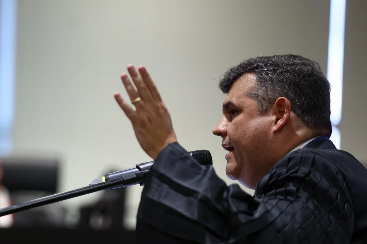 "Inelegibilidade eterna", diz advogado de Arruda no TRE-DF