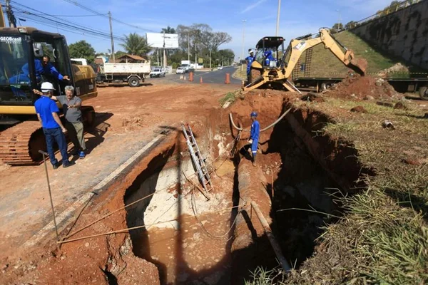 Tubulação se rompe e despeja minério em manancial de Minas Gerais