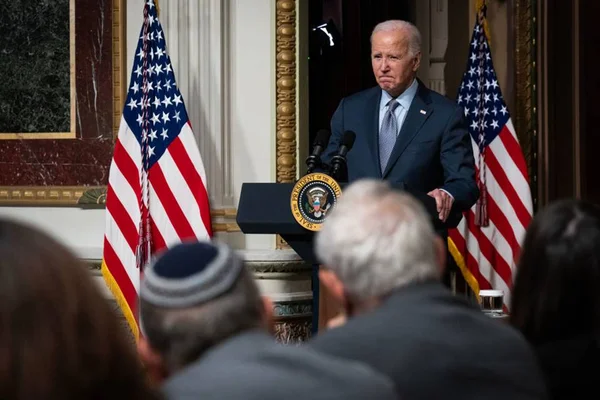 Imagem colorida mostra o presidente dos Estados Unidos, Joe Biden, em encontro com judeus - Metrópoles