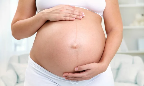 Aprenda a fazer a mancha da barriga desaparecer após a gravidez
