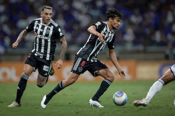 Imagem colorida do jogo entre Atlético-MG e Cruzeiro