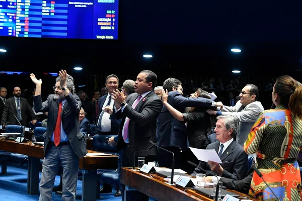 Previdência: derrota-surpresa deixa governo apreensivo para 2º turno
