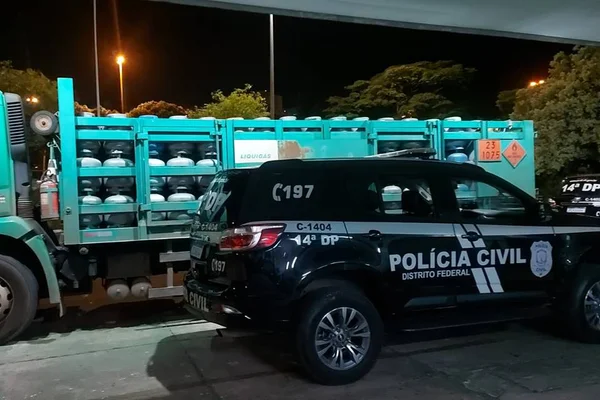 Defesa Civil fecha revenda ilegal de gás e apreende 49 botijões