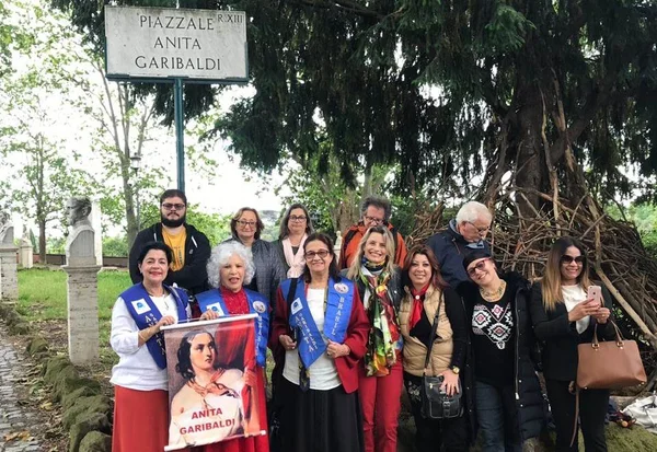 Brasilienses fazem excursão para Itália em homenagem a Anita Garibaldi