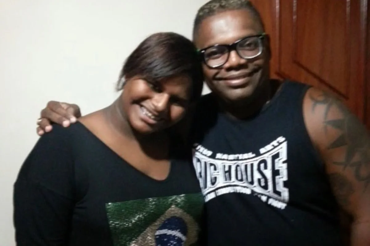 MC Marcinho e a filha, Mareé, posam abraçados MC Marcinho e a filha, Mareé, posam abraçados