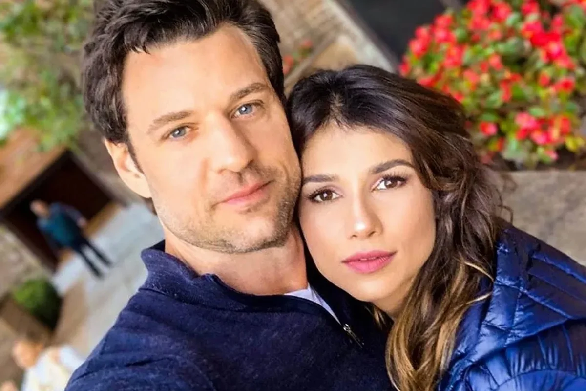 Paula Fernandes e Rony Cecconello viveram o relacionamento mais longo da cantora, com cerca de cinco anos de duração Paula Fernandes e Rony Cecconello viveram o relacionamento mais longo da cantora, com cerca de cinco anos de duração