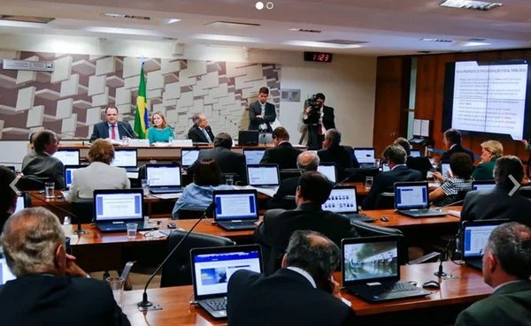 Governo cogita PDV para servidor e suspensão de aumento real do mínimo