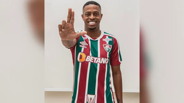 Fluminense anuncia a contratação do atacante Keno
