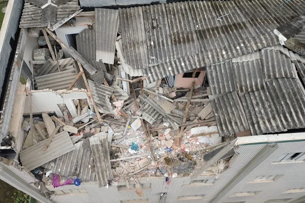Explosão de gás destruiu prédio e deixou mulher com 87% do corpo queimado - destaque galeria Explosão de gás destruiu prédio e deixou mulher com 87% do corpo queimado - destaque galeria