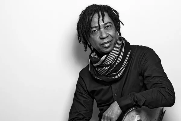 Djavan revisita clássicos e apresenta novo disco na turnê de Vesúvio