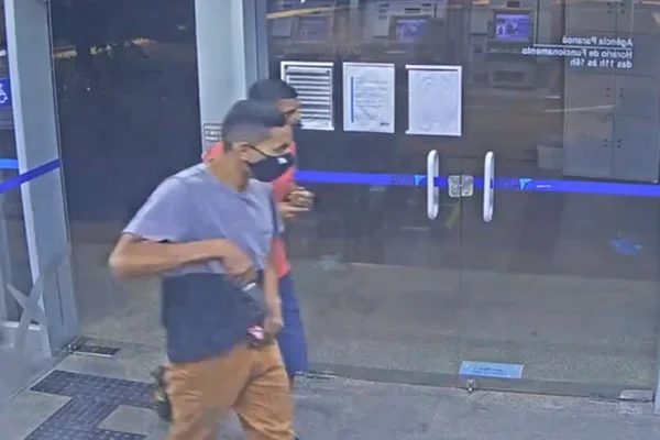 PCDF busca ladrão de “saidinha de banco”. Veja vídeo de um dos roubos