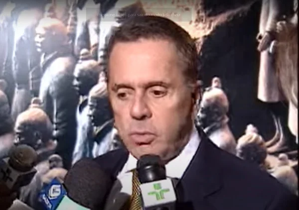 Imagem colorida mostra Edemar Cid Ferreira dando entrevista - Metrópoles