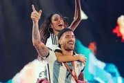 Rodrigo De Paul, da Argentina, com a noiva, Tini Stoessel
