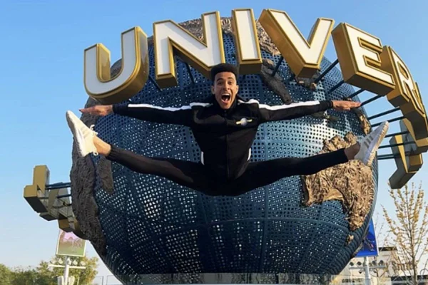 Gustavo Fagundes, de 25 anos, começou dançando em batalhas de break. Ele foi selecionado para a Universal Studios entre 7 mil candidatos - Metrópoles