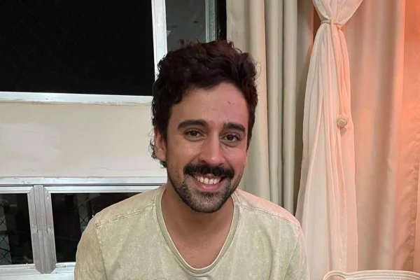 Guilherme Goes, da banda Zimbra, perdeu 4 dedos da mão direita - Metrópoles